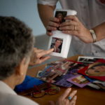 Como criar um plano diário de atividades para paciente com Alzheimer?